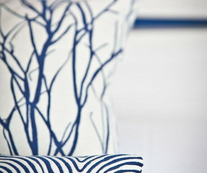 ペントハウスルーム, Ryans La Marina