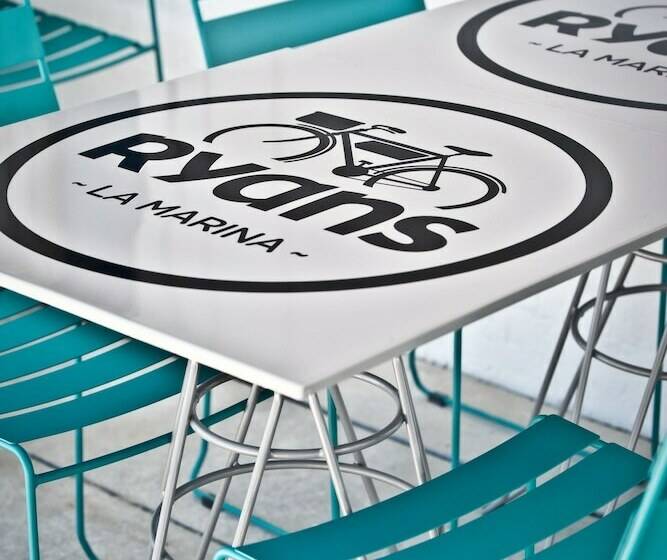 ペントハウスルーム, Ryans La Marina