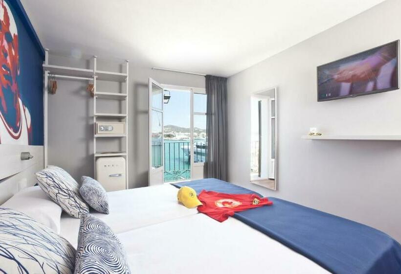 オーシャンビュースーペリアールーム, Ryans La Marina