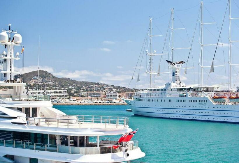 オーシャンビュースーペリアールーム, Ryans La Marina