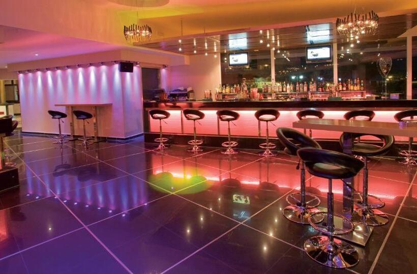 سوییت سوپریور, The Residence Suites Adults Only