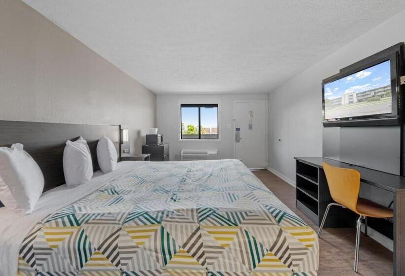 キングサイズベッドのデラックスルーム, Budget Inn Norfolk, Va   Oceanview