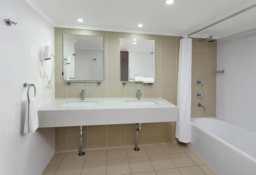 סטודיו אקזקיוטיב, Best Western Casula Motor Inn