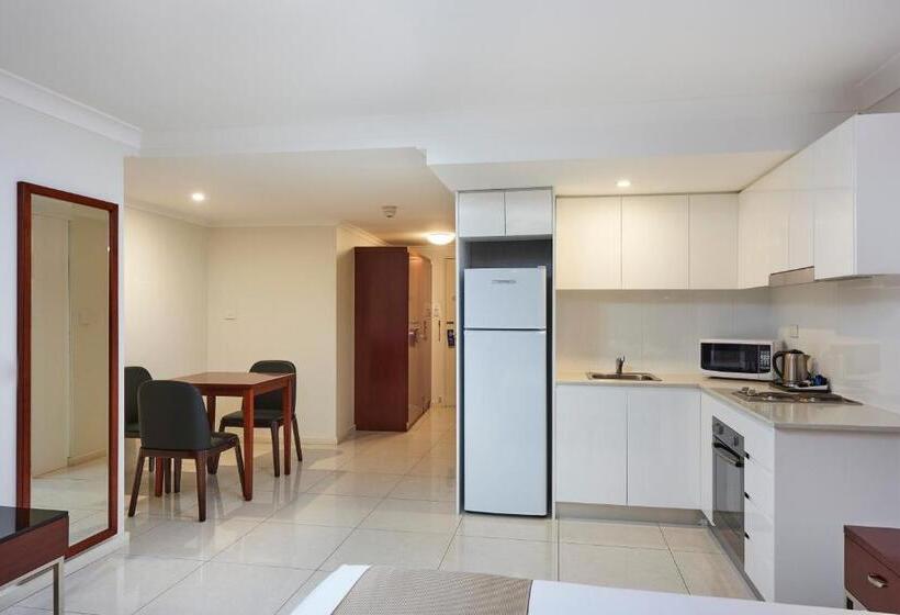 סטודיו אקזקיוטיב, Best Western Casula Motor Inn