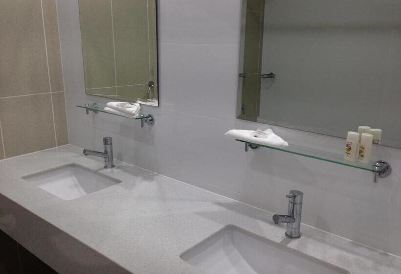 סטודיו אקזקיוטיב, Best Western Casula Motor Inn