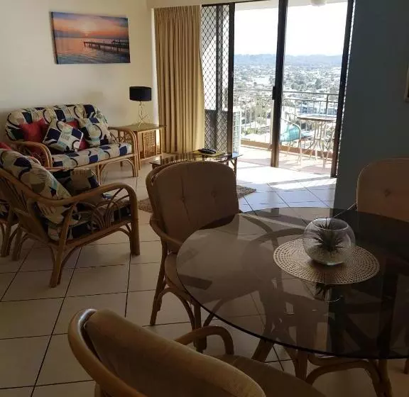آپارتمان ممتاز دوخوابه رو به دریا, Royal Palm Resort On The Beach