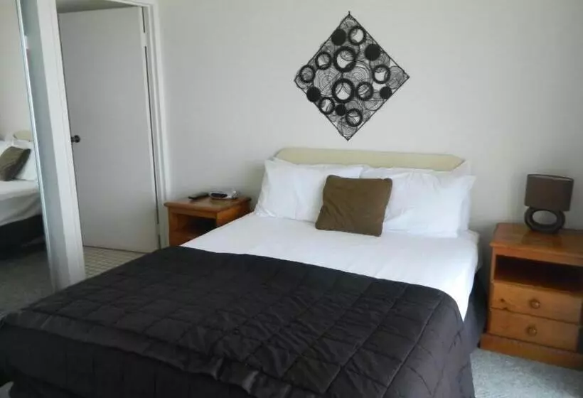 2 Bedroom Deluxe Apartment Sea View, Royal Palm Resort On The Beach