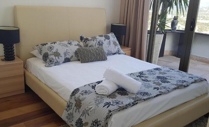 Апартаменты 3 Спальни Вид на Море, Royal Palm Resort On The Beach