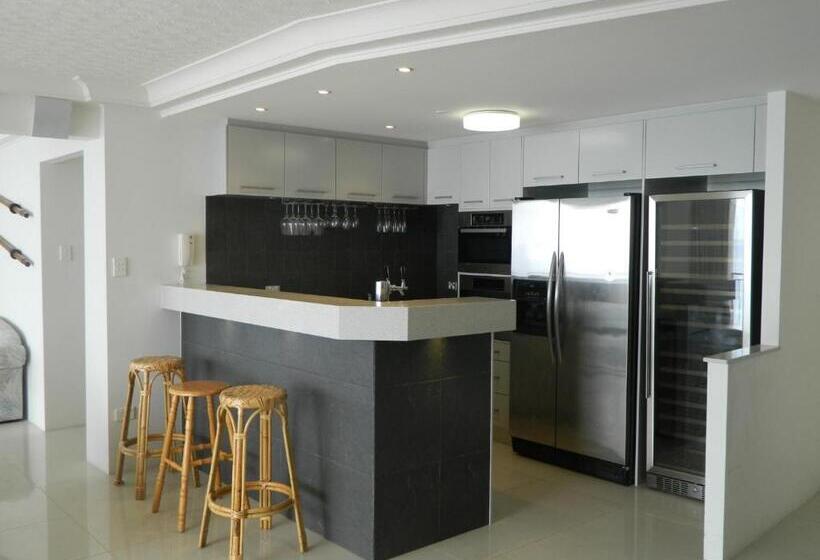 Superior 3-bedroom flat with sea view, Royal Palm Resort On The Beach