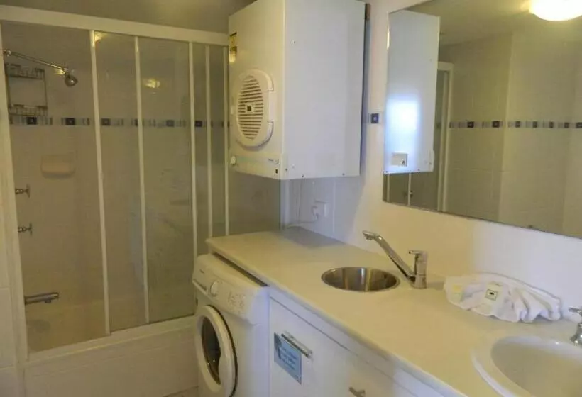 2 Bedroom Deluxe Apartment Sea View, Royal Palm Resort On The Beach