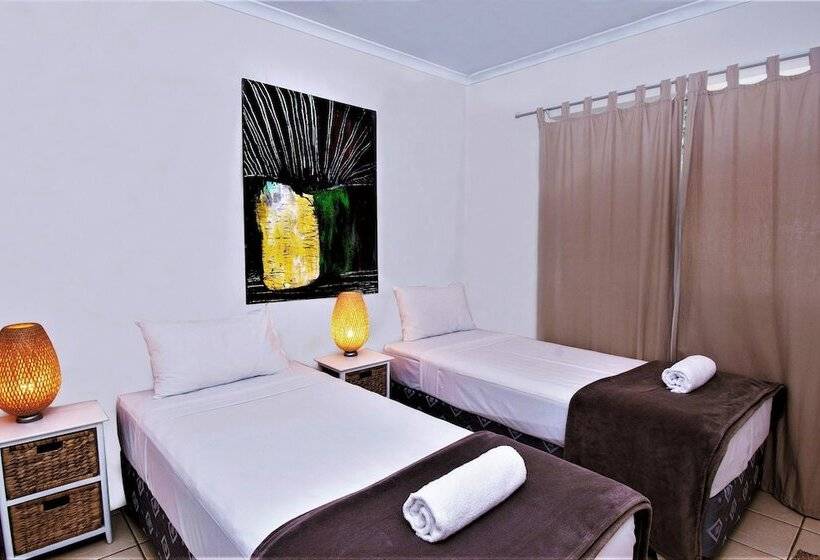 2침실 아파트 정원 전망, Sanctuary Lake Apartments