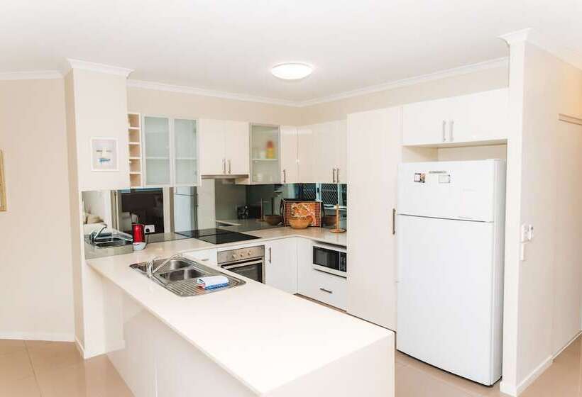 2침실 아파트 정원 전망, Sanctuary Lake Apartments