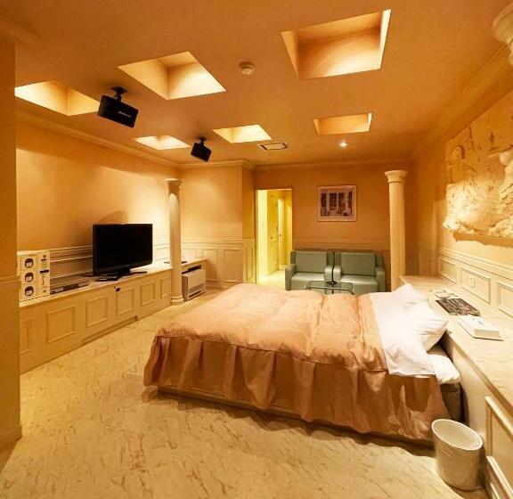 חדר אקונומי, Arun Adult Only