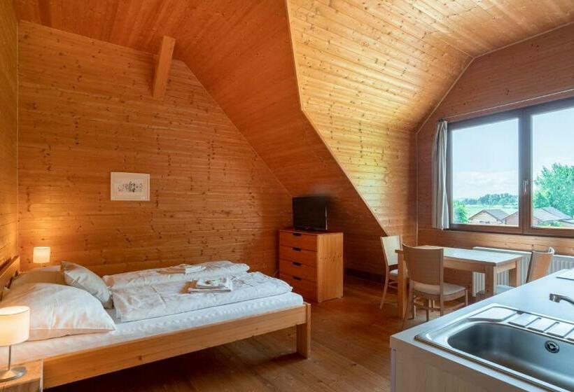 דירת חדר, Cedrový Penzion