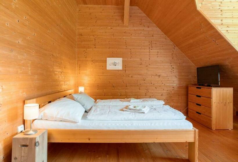 דירת חדר, Cedrový Penzion