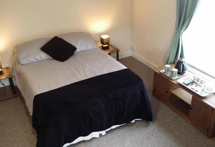 Deluxe room with river view, Riverbank Guest House