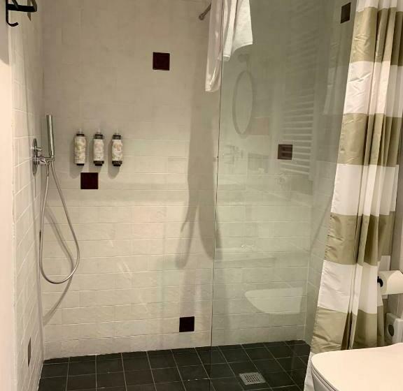 חדר משפחתי, Il Poggio Di Musignano