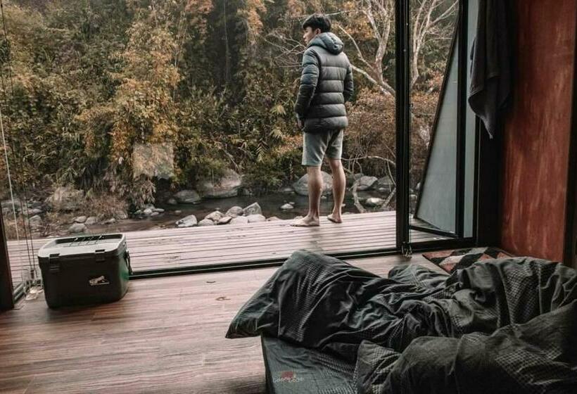 Номер Deluxe, Aomlonghomenon