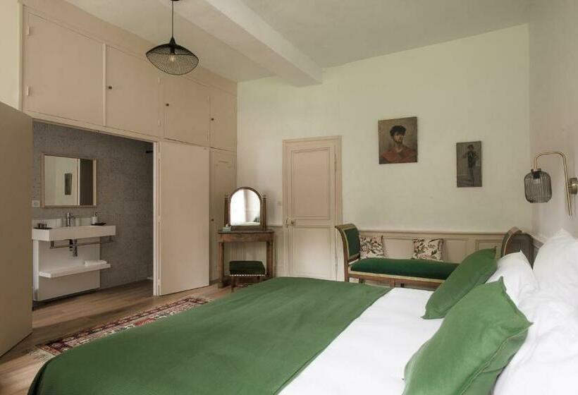 Номер Стандарт, Au Vieux Château