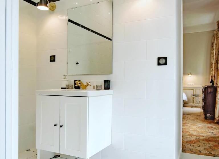 스탠다드 트리플 룸, Au Vieux Château