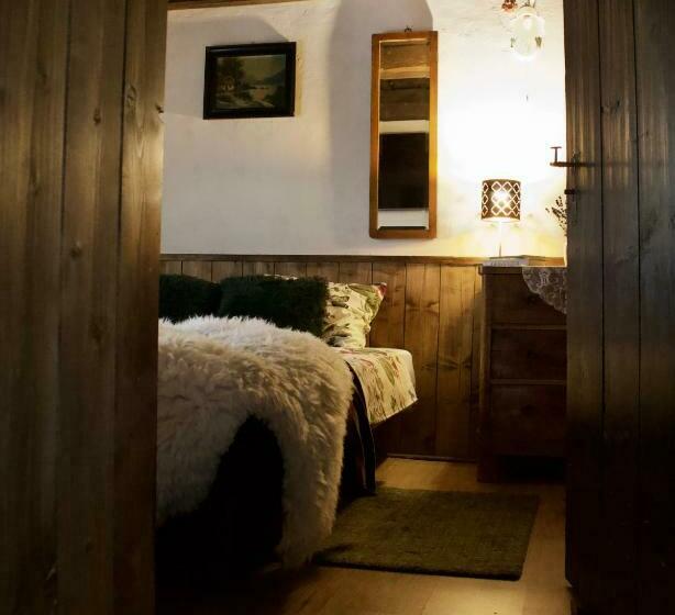 شقة غرفتين, Sasfészek Pihenő