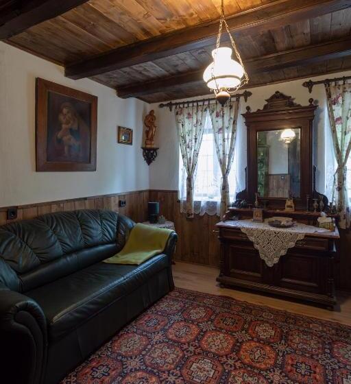 شقة غرفتين, Sasfészek Pihenő