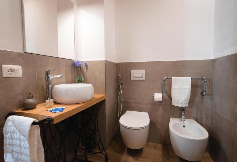 발코니가 있는 4인용 스탠다드 룸, Alla Vecchia Contrada B&b