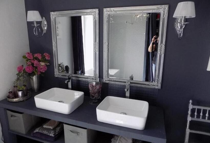 חדר דלוקס, L Ostrale