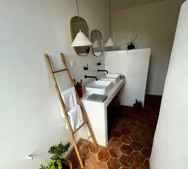 Quarto Familiar, Les Roches
