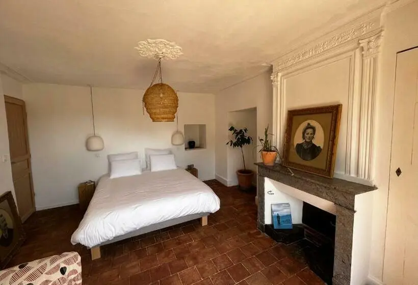 Quarto Familiar, Les Roches