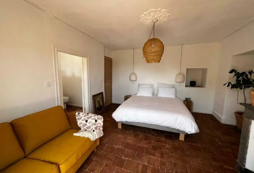 Quarto Familiar, Les Roches