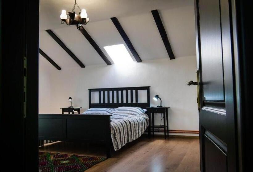 Стандартный Номер Кровать Кинг, Pensiunea Gradinarilor Cu Ciubăr și Stație De încărcare Electrică Auto