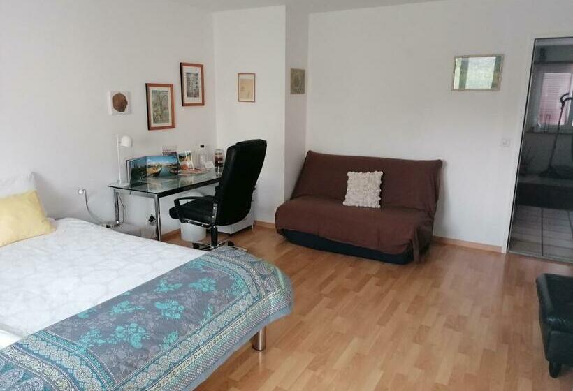 经济房, Konditor B & B