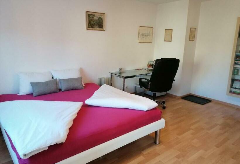 经济房, Konditor B & B