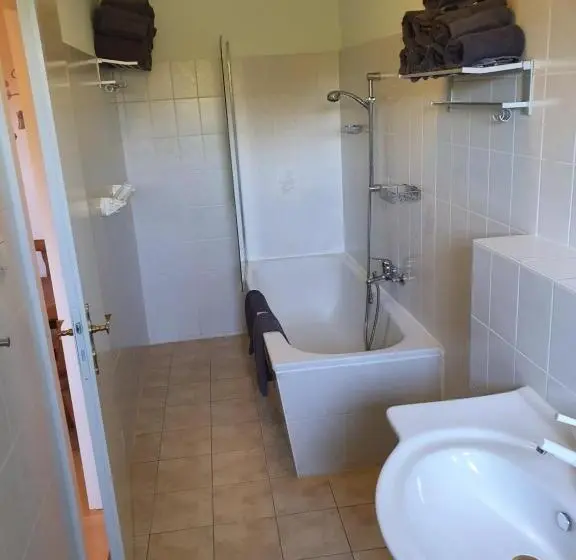 ３ベッドルームアパートメント, Apartmenthaus Am Schlosspark