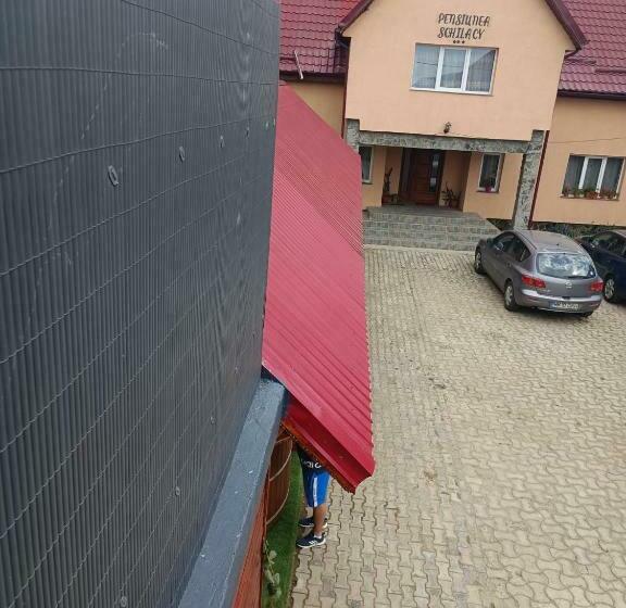 חדר דופלקס, Pensiunea Schilacy