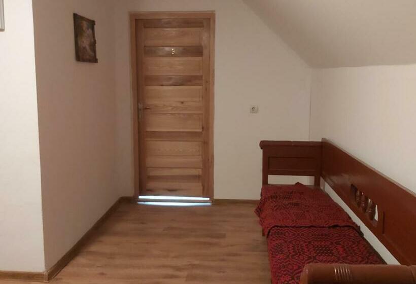 חדר דופלקס, Pensiunea Schilacy