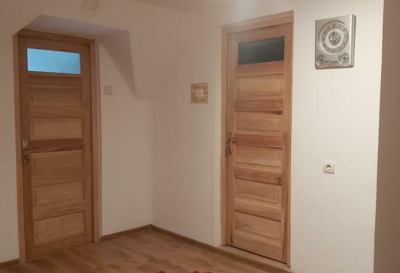 חדר דופלקס, Pensiunea Schilacy