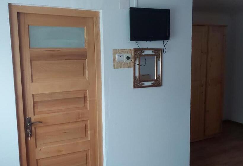 חדר סטנדרט לשלושה, Pensiunea Schilacy