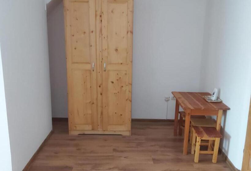 Номер Стандарт, Pensiunea Schilacy