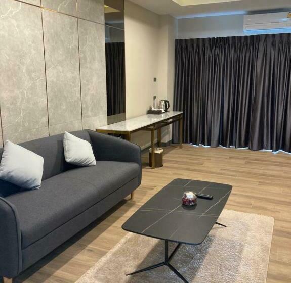 デラックスルーム, S.r.sunshine