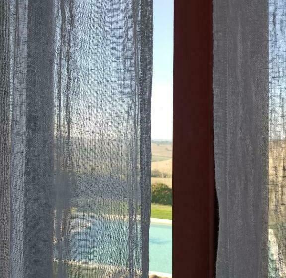 غرفة قياسية مطلّة علي حمام السباحة, Casale Il Girasole