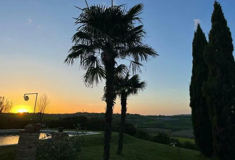 プールビュースタンダードルーム, Casale Il Girasole