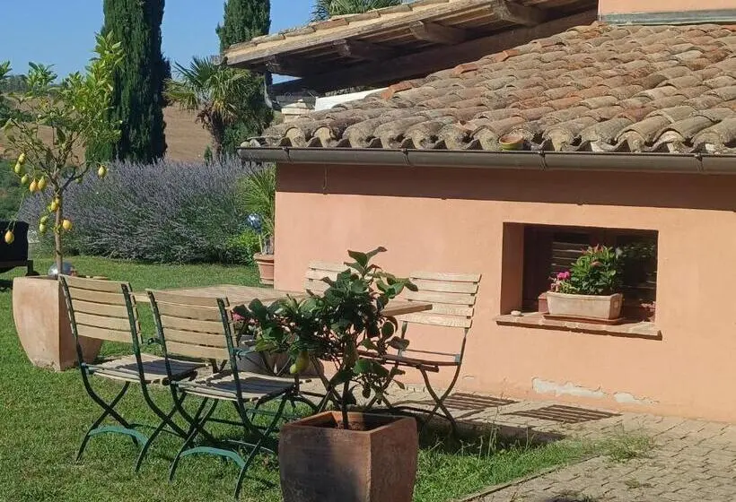 プールの見える１ベッドルームアパートメント, Casale Il Girasole