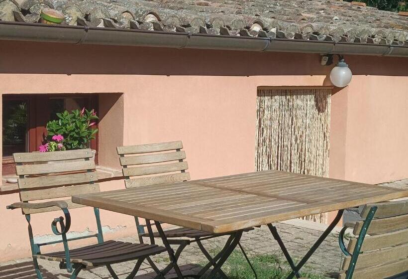 شقة غرفة واحدة مطلة على حمام السباحة, Casale Il Girasole