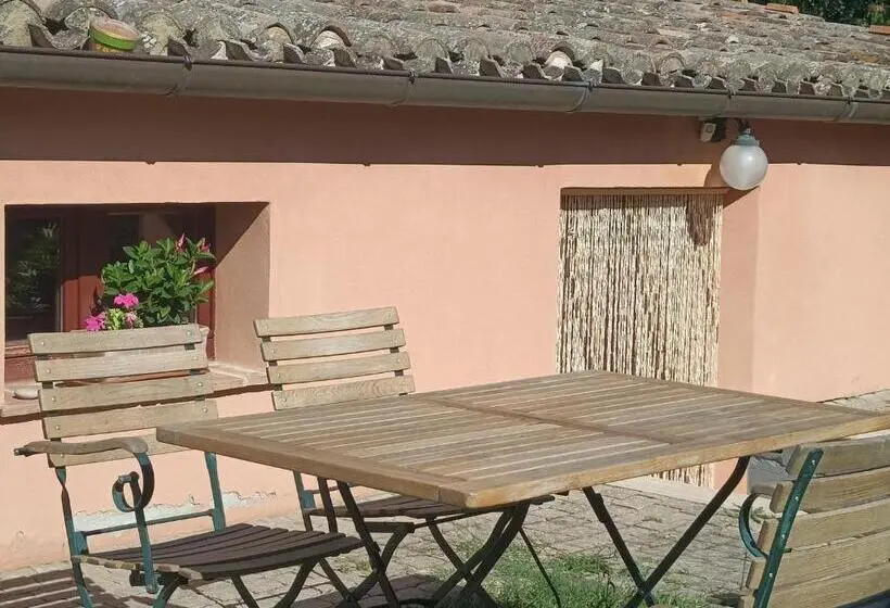 プールの見える１ベッドルームアパートメント, Casale Il Girasole
