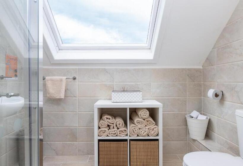 Семейный Номер Superior, Into The Burren