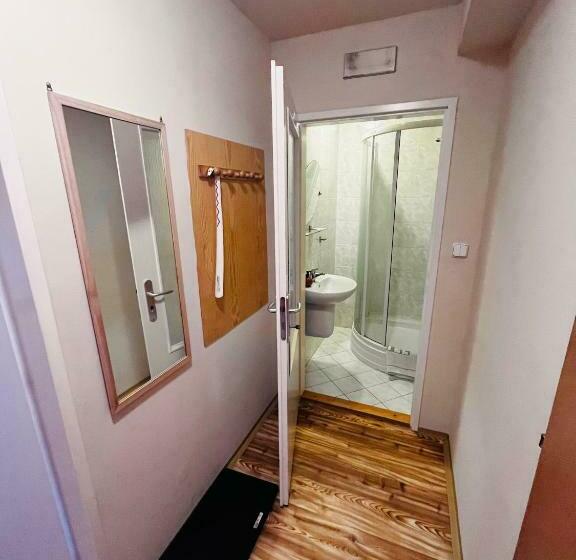 Номер Стандарт, Ještěd Golf Restaurace A Penzion