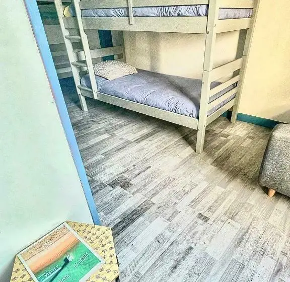 ルームシェアのワンベッド, Ti Kaz Auberge