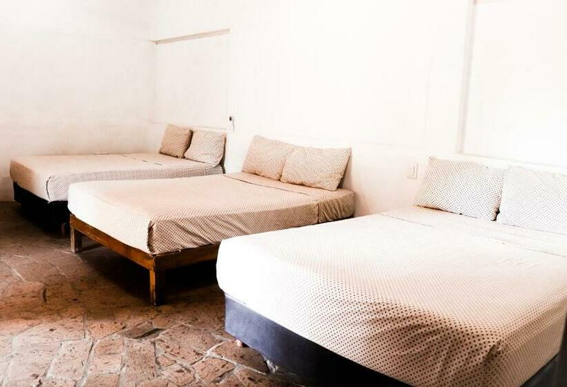 غرفة قياسية ثلاثية, San Rafael